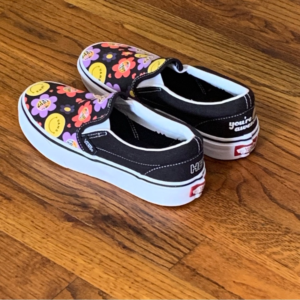 Vans Classic SlipOn Radically Happy Skate Shoe Sneaker Unisex NWT
Boys Kids Teen - Picture 10 of 16